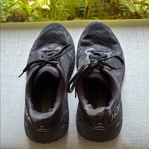 Hoka Arahi Black Athletic Shoes with Lace-Up Design Women’s 7